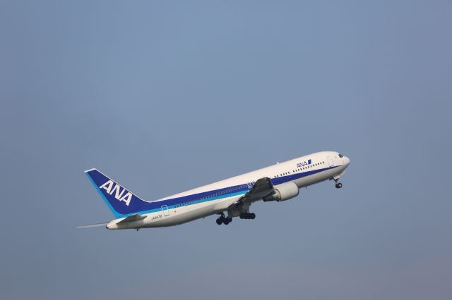 BOEING 767-300 (JA8579)