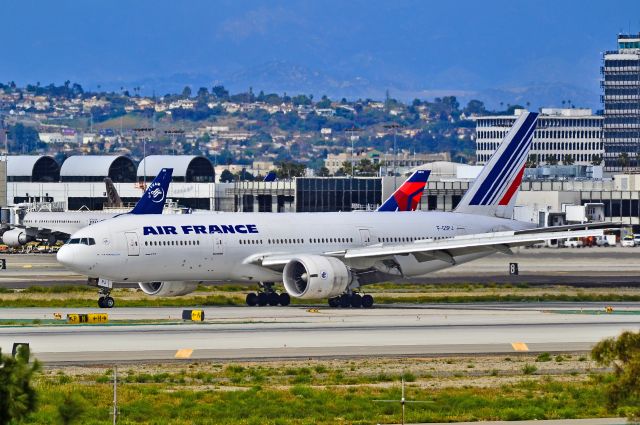 Boeing 777-200 (F-GSPJ) - F-GSPJ Air France Boeing 777-228/ER / PJ (cn 29009/263)  Los Angeles International Airport (IATA: LAX, ICAO: KLAX, FAA LID: LAX) TDelCoro April 11, 2012