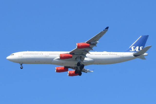 Airbus A340-300 (LN-RKG)