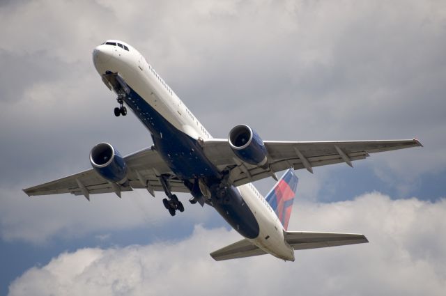 Boeing 757-200 (N602DL)