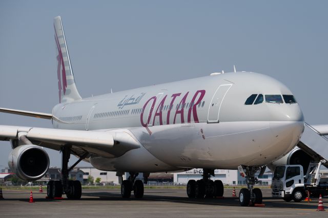 Airbus A340-300 (A7-AAH)