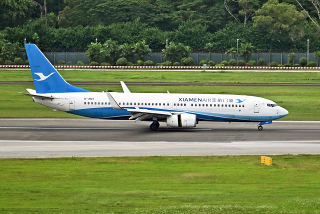 Boeing 737-800 (B-1969)