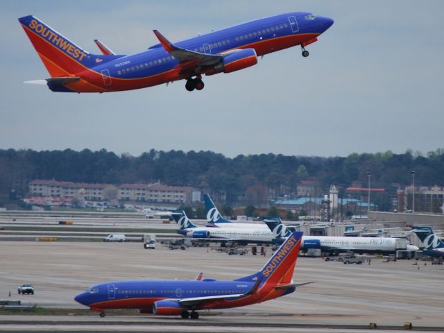 Boeing 737-700 (KATL) - Departing runway 26L - 4/5/13
