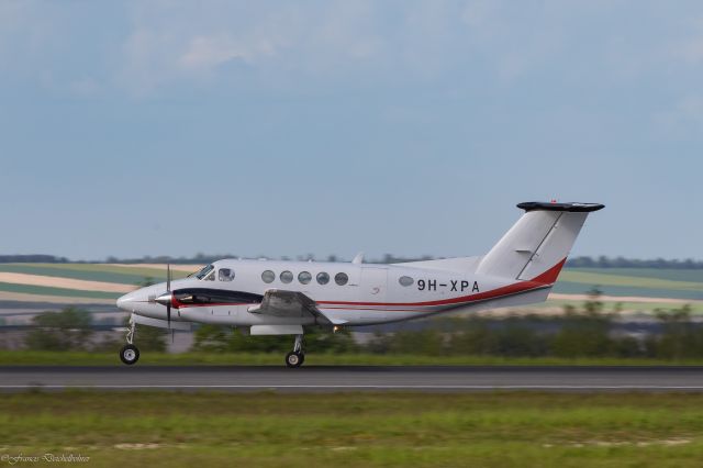 Beechcraft Super King Air 200 (9H-XPA)