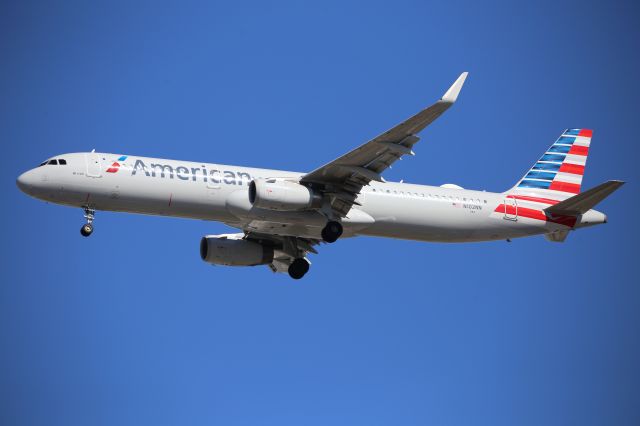 Airbus A321 (N102NN)