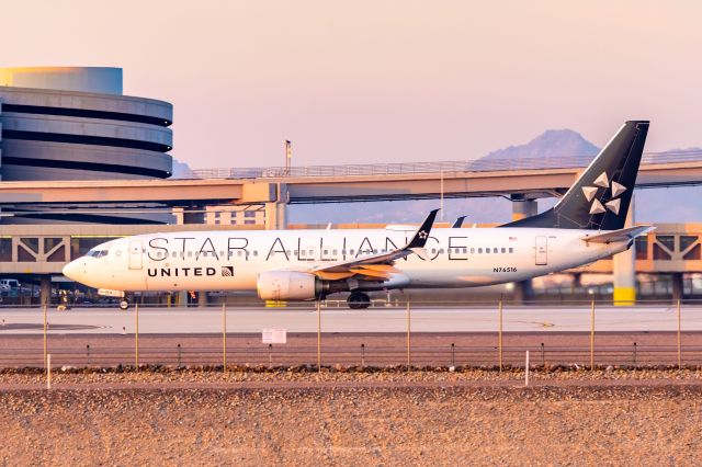 Boeing 737-800 (N76515) - United Airlines 737-800 in Star Alliance special livery taking off from PHX on 12/18/22. Taken with a Canon R7 and Tamron 70-200 G2 lens.