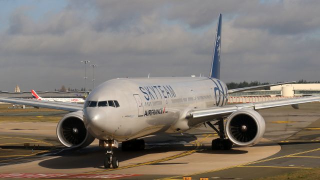 BOEING 777-300ER (F-GZNE)