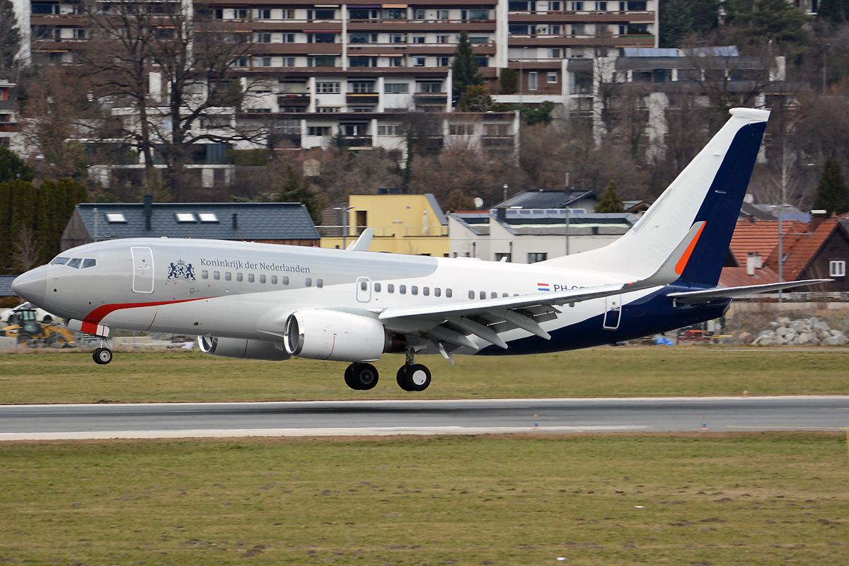 Boeing 737-700 (PH-GOV)