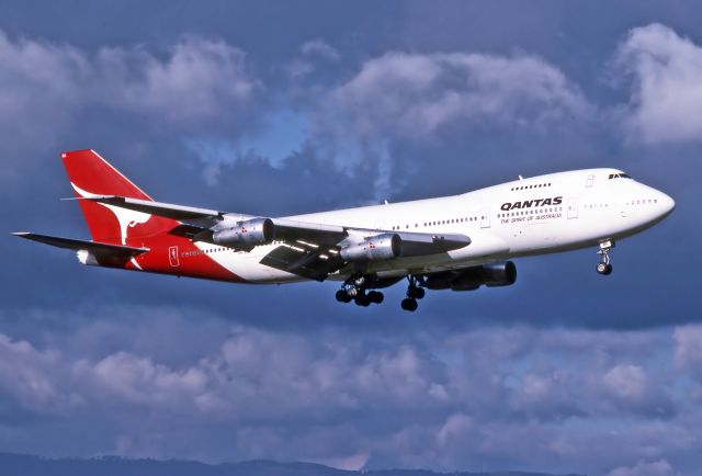 Airbus A330-200 (VH-EBA) - QANTAS - BOEING 747-238B - REG : VH-EBA (CN 20009/147) - ADELAIDE INTERNATIONAL AIRPORT SA. AUSTRALIA - YPAD 22/6/1988