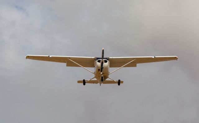 Cessna Skyhawk (N881LA) - Spotted at KSDL on January 22, 2021