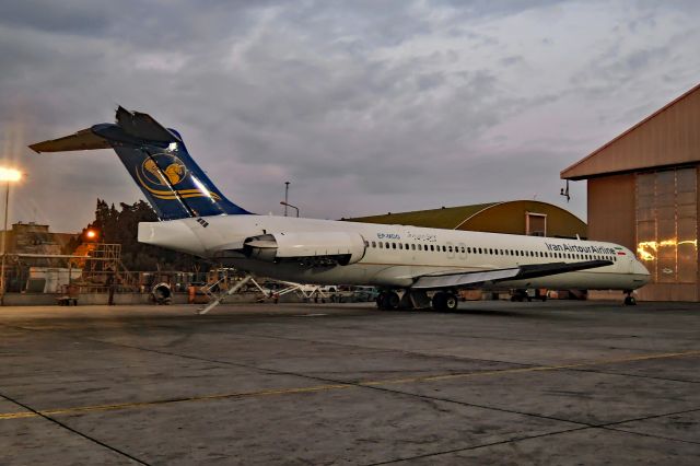 McDonnell Douglas MD-82 (EP-MDG)