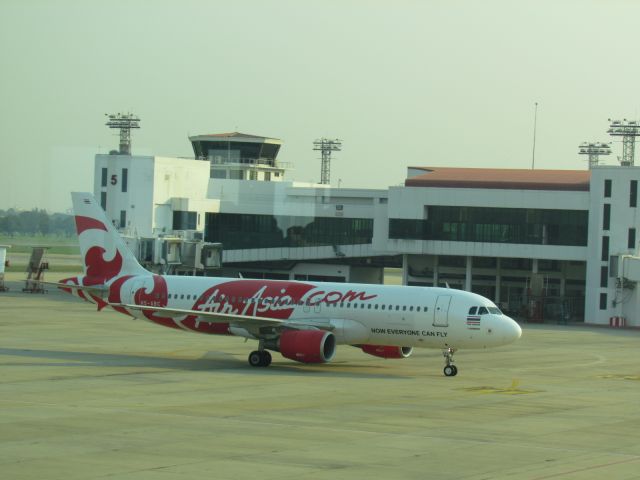 Airbus A320 (HS-ABC) - Entre deux avions à Bangkok