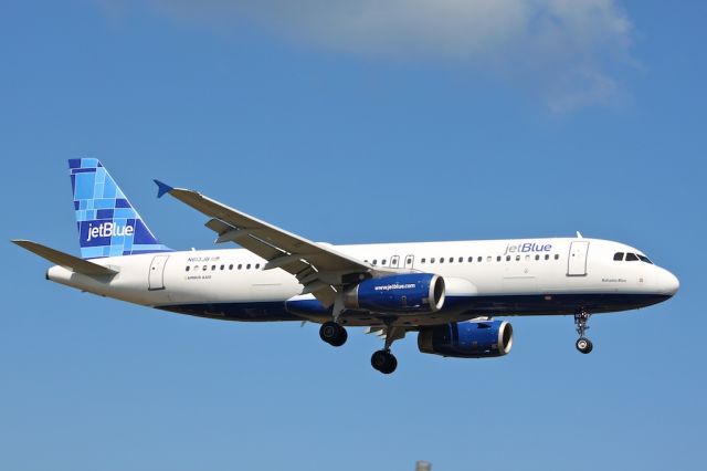 Airbus A320 (N613JB)