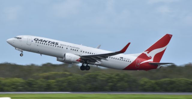 Boeing 737-800 (VH-VZE) - VH-VZE operating QFA619 to Melbourne