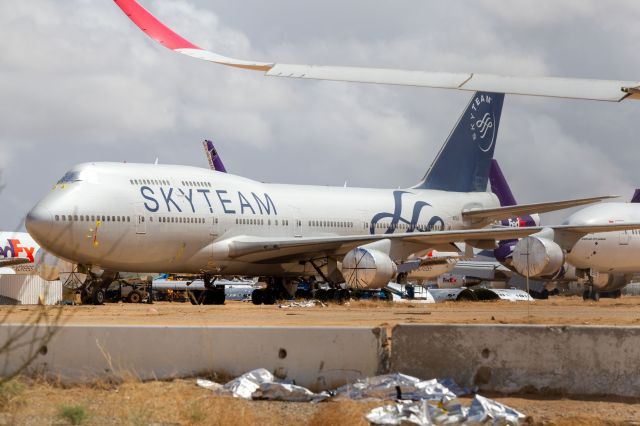 Boeing 747-400 (N373JX)