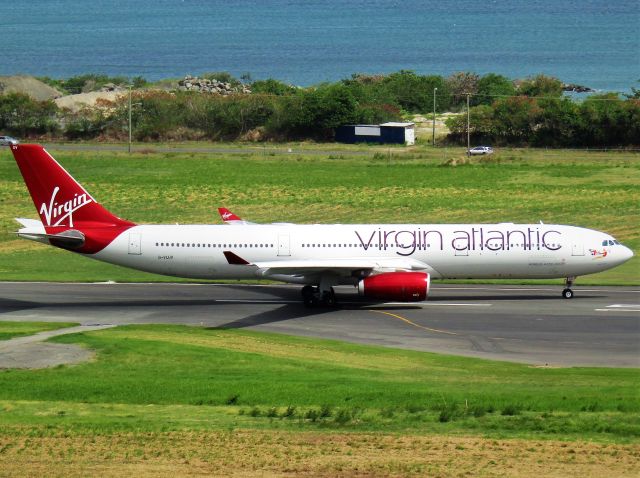 Airbus A330-300 (G-VLUV)