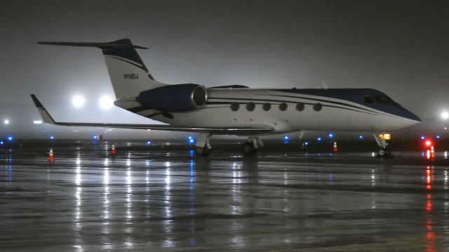 Gulfstream Aerospace Gulfstream V (N16DJ) - A nice Gulfstream at Signature!