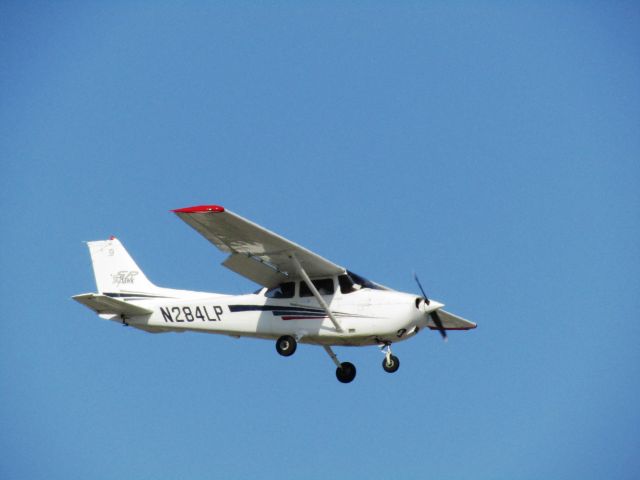 Cessna Skyhawk (N284LP) - Landing RWY 20R