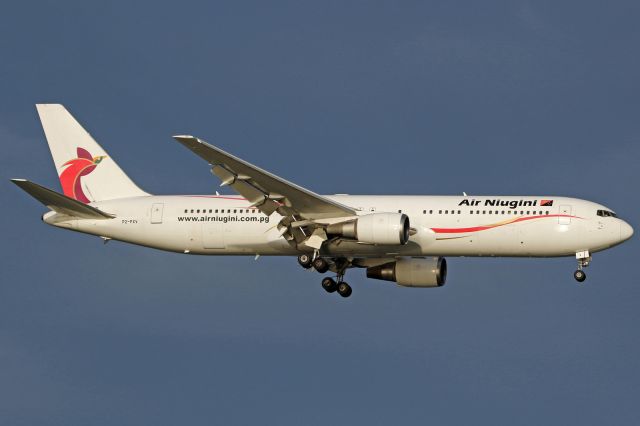 BOEING 767-300 (P2-PXV)