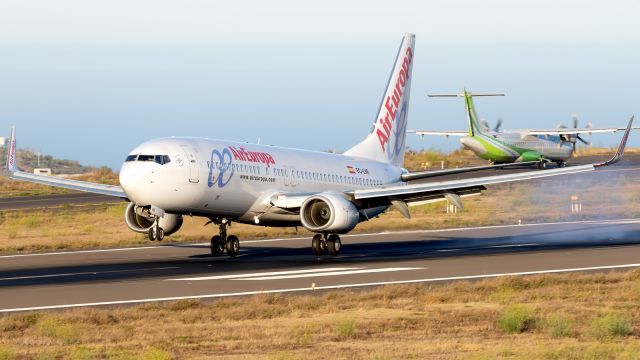 Boeing 737-800 (EC-LVR)