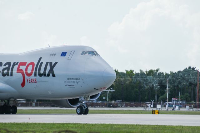 BOEING 747-8 (LX-VCC)