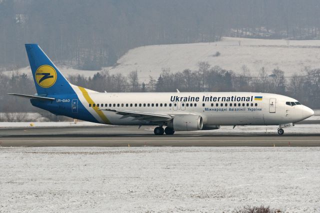 BOEING 737-400 (UR-GAO)