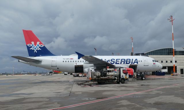 Airbus A319 (YU-APC) - Awaiting passengers , March 14th