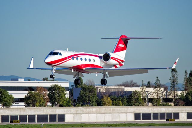 Gulfstream Aerospace Gulfstream IV (N89888) - A beautiful red and white Gulfstream G-IV (N89888) about to land at KLGB