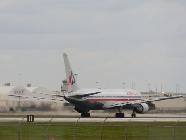 BOEING 767-300 (N371AA)