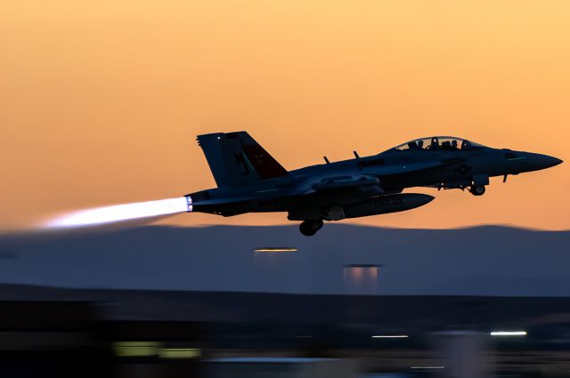 McDonnell Douglas FA-18 Hornet (16-8901) - Viking 12 blasting off into the sunset. This photo is mine, I took it. Yes there is a link to my Airliners.net account to prove that it is mine. a rel=nofollow href=http://www.airliners.net/photo/USA-Navy/Boeing-EA-18G-Growler/4336573http://www.airliners.net/photo/USA-Navy/Boeing-EA-18G-Growler/4336573/a
