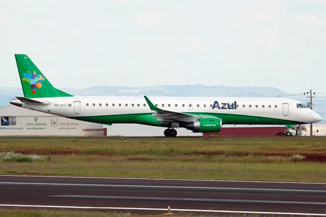 Embraer ERJ-190 (PR-AYX)