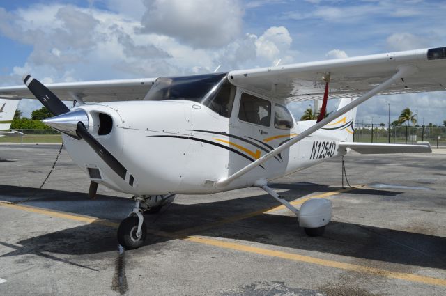 Cessna Skyhawk (N1254D)