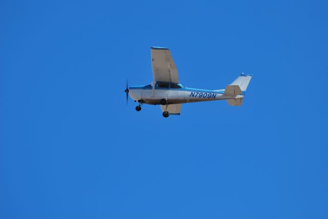 Cessna Skyhawk (N7909N)