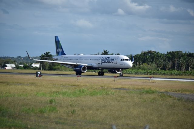 Airbus A321 (N952JB) - The Pope of the planes in Jetblue the A321 in his taxi to head of the RWY11 MDST for his departure to the city of New York ....