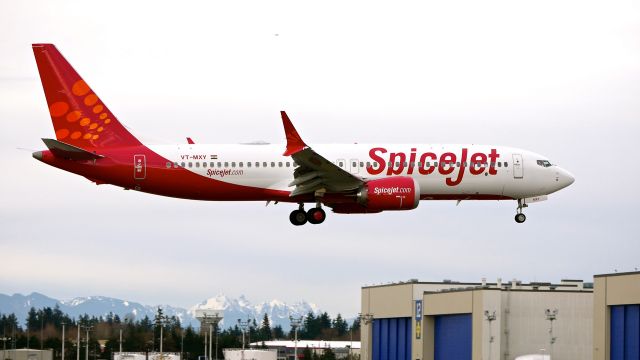 Boeing 737 MAX 8 (VT-MXY) - BOE691 on final to Rwy 16R to complete a ferry flight from KARA on 3.27.19. (ln 7444 / cn 60186).
