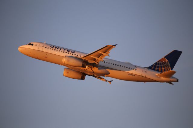 Airbus A320 (N474UA)