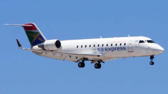 Canadair Regional Jet CRJ-200 (ZS-NMD) - Short Final to RWY 26