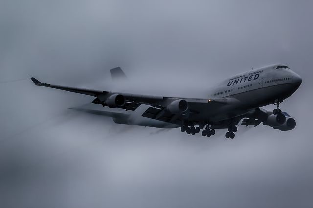 Boeing 747-400 (N177UA)