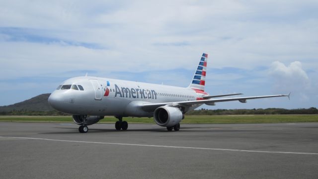 Airbus A320 (N118US)