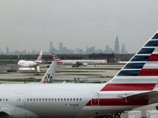 Boeing 777-200 (N791AN) - Chicago skyline from OHare