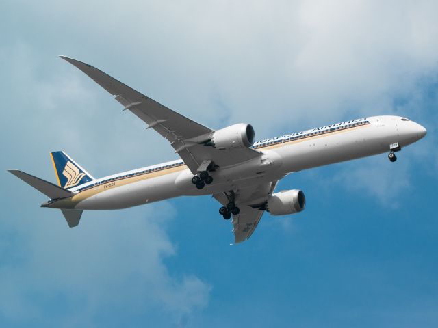 BOEING 787-10 Dreamliner (9V-SCB) - Singapore Airlines second Boeing 787-10 on final for runway 20R