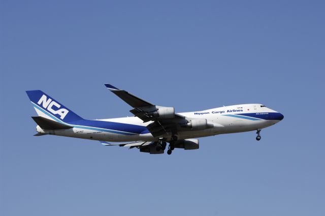 Boeing 747-400 (JA07KZ) - Final Approach to NRT Airport R/W34L on 2012/04/08