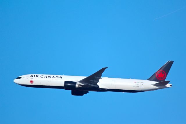 BOEING 777-300ER (C-FIUV)