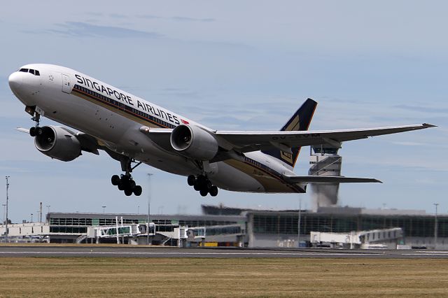 Boeing 777-200 (9V-SVM) - SQ298 on its way home to SINbr /on 8 January 2017