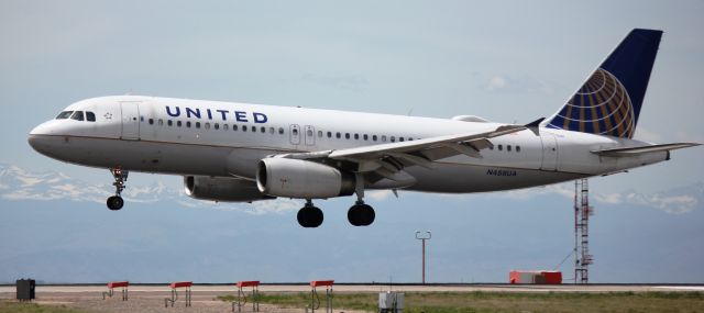 Airbus A320 (N488UA) - Landing on 16L.