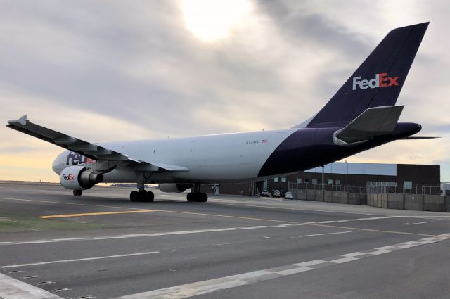 Airbus A300F4-600 (N724FD)