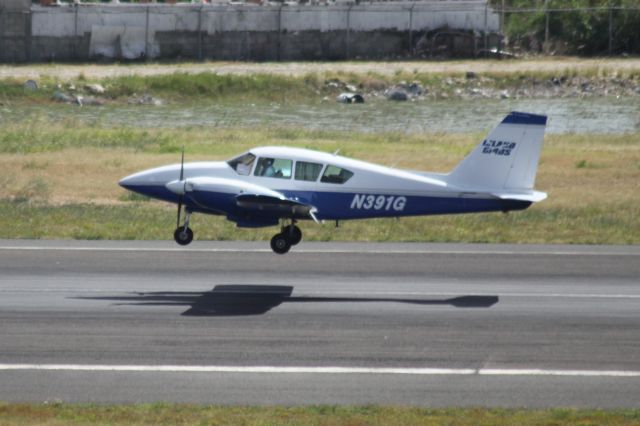 Piper Aztec (N391G)