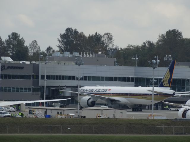 BOEING 777-300 (9V-SWV) - Brand new Singapore Airlines 773 on its Delivery flight at Boeing Everett WA USAbr /Watch some liveries herebr /a rel=nofollow href=http://www.youtube.com/user/OwnsGermanyhttp://www.youtube.com/user/OwnsGermany/a