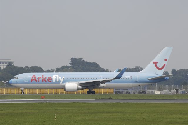 BOEING 767-300 (PH-OYJ) - Taxing at Narita Intl Airport on 2013/07/10