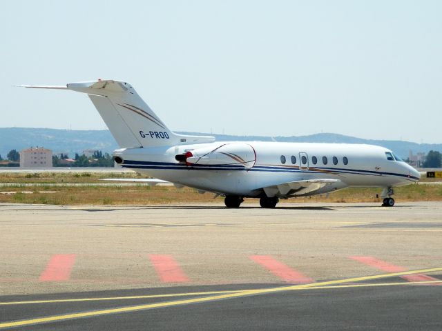 Hawker Beechcraft 4000 (G-PROO)